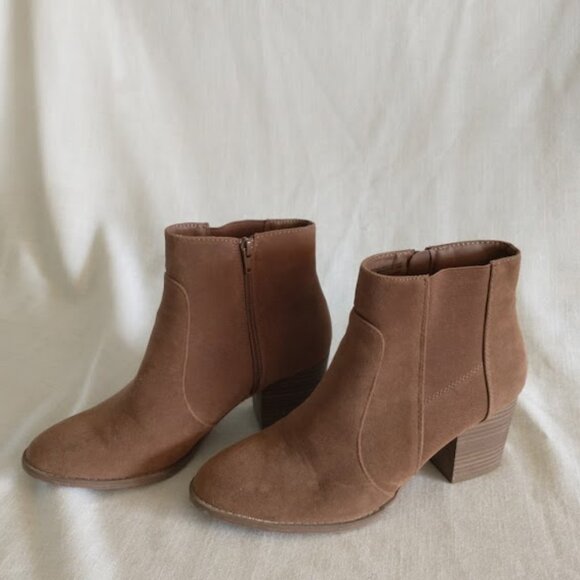 Universal Thread Shoes - ANKLE BOOTS Universal Thread Women's Ankle Booties - Size 10